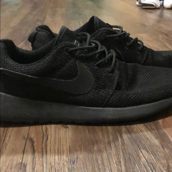 nike roshe 1 all black